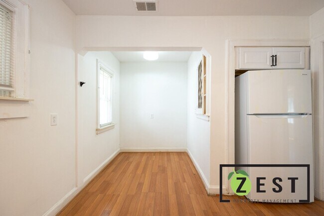 Building Photo - 17352 Roselawn St