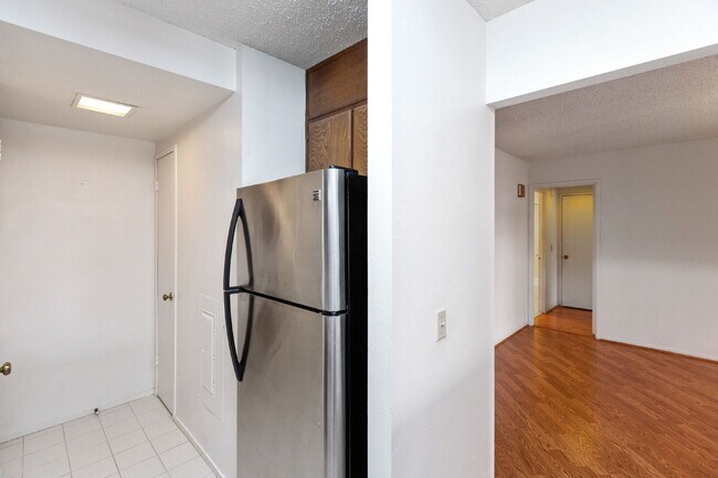 Building Photo - Amazing Opportunity to Rent this well Main...