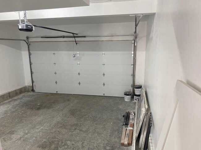 Building Photo - 53 River Rd