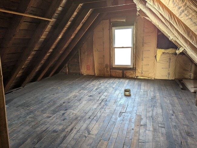 Building Photo - Three Bedroom, Single Family Home with Lot...