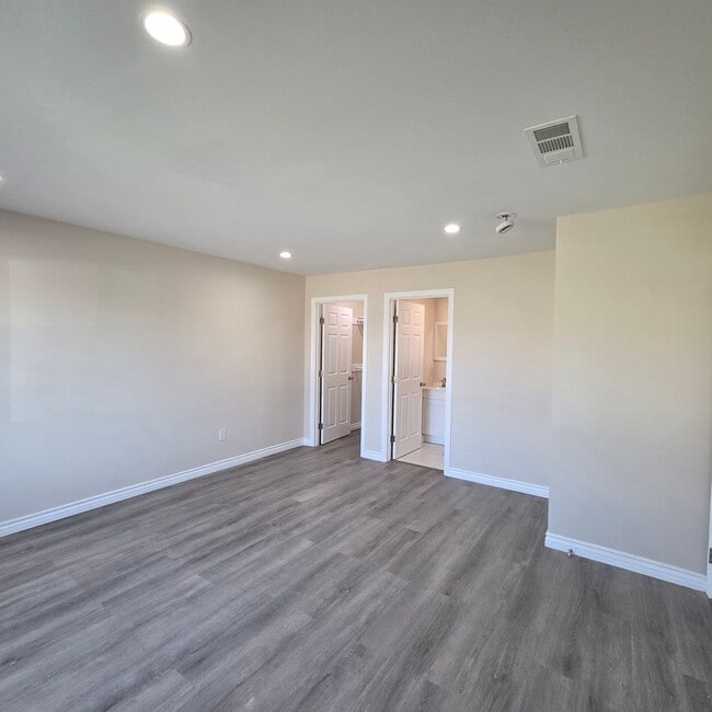 Building Photo - 5546 Sulphur Dr