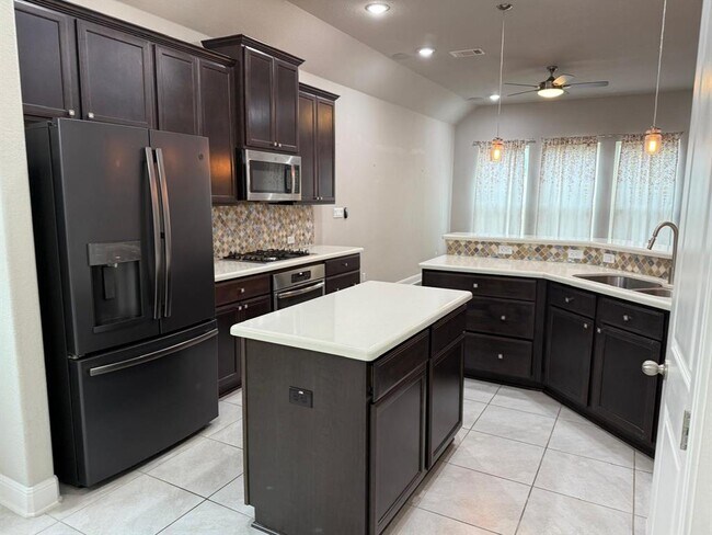 Building Photo - 2637 Enza Dr