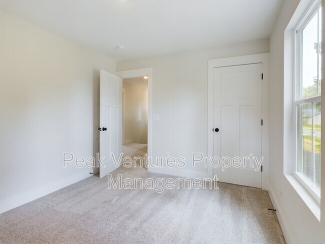 Building Photo - 113 Norbert Ln