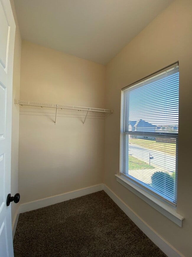 Building Photo - Home for Rent in McCalla, AL! Available to View Now!!!