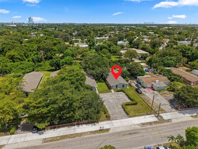 Building Photo - 5629 Taft St