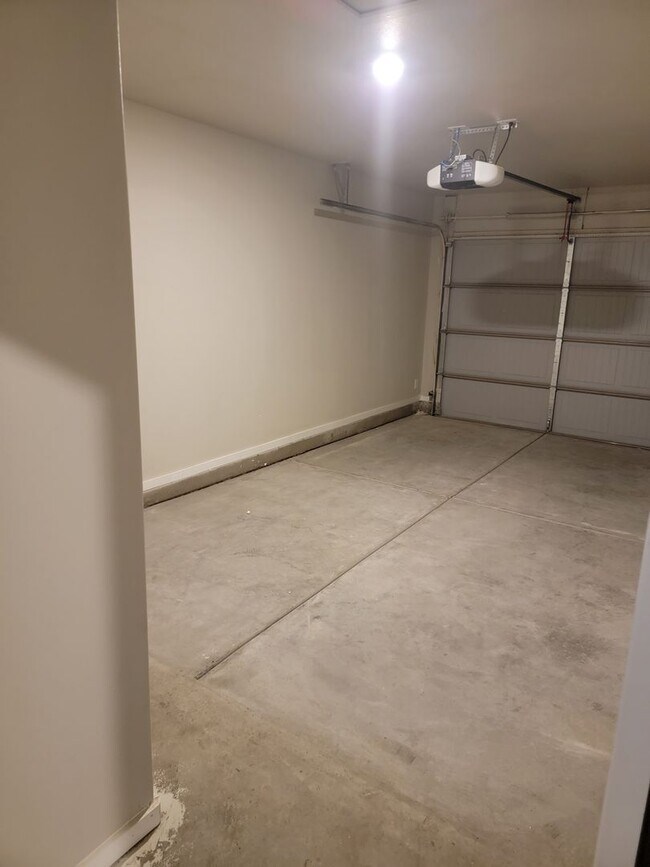 Building Photo - 2125 N Jayton Ave