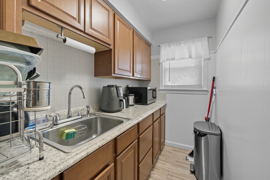 Building Photo - 45 Highland Ave