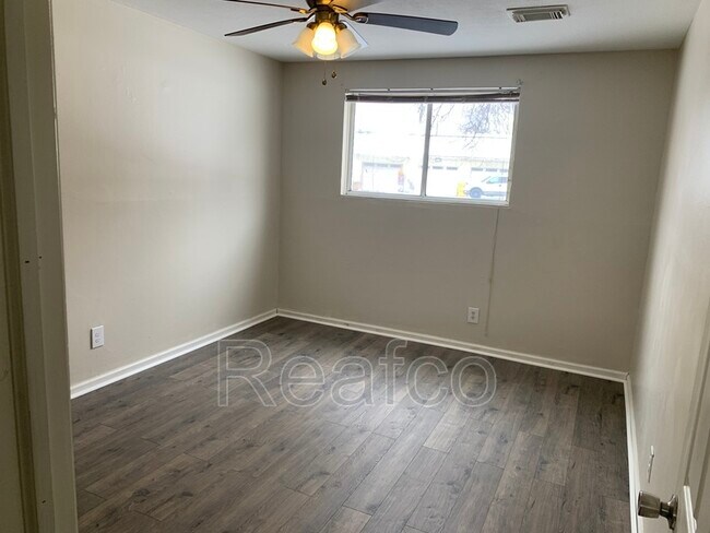 Building Photo - 952 Mayfield Pl
