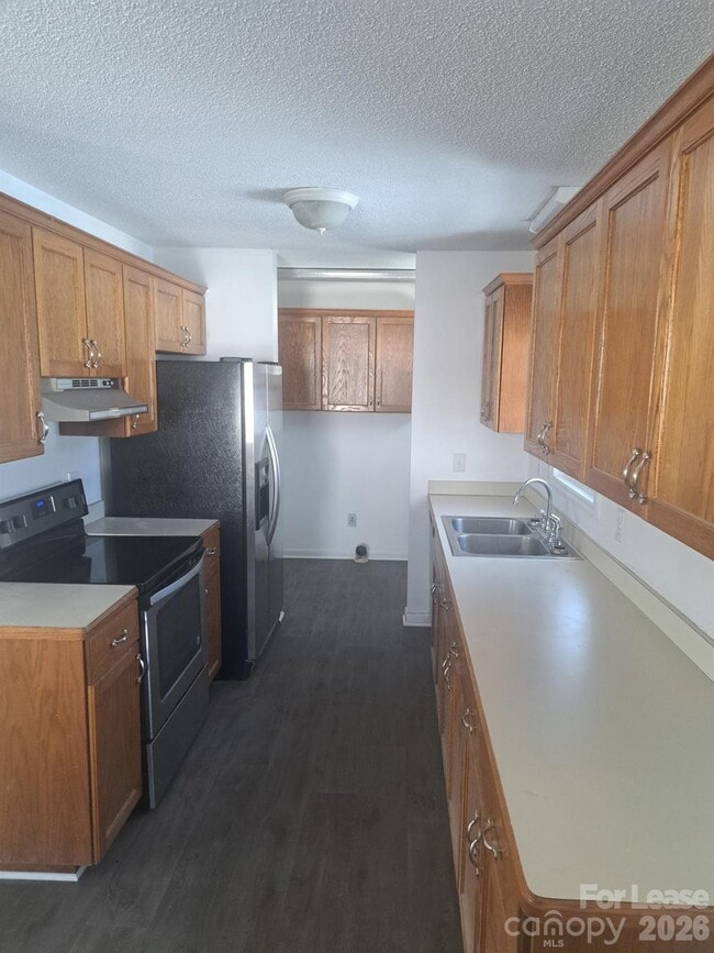 Building Photo - 201 Eastwood Dr