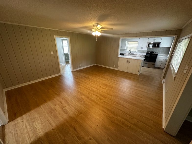 Building Photo - 6328 Robinhood Rd