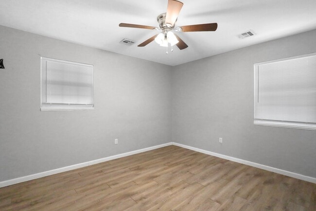 Building Photo - 3bd 2ba HOME FOR RENT!