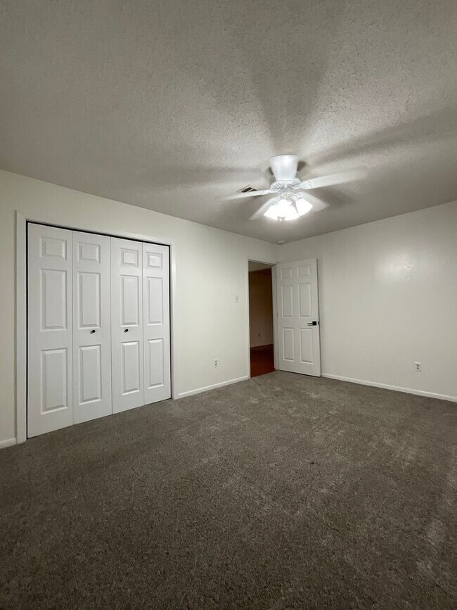 Building Photo - 1018 Meadow Brook Street