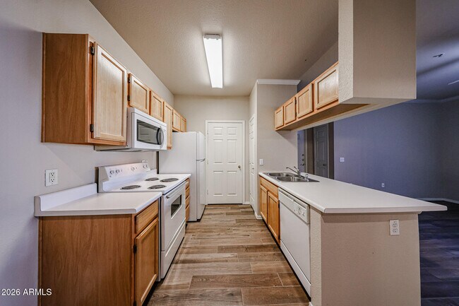 Building Photo - 5401 E Van Buren St