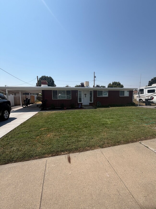Building Photo - 1457 N 350 W