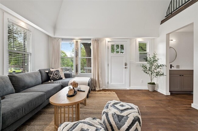 Building Photo - 1507 Drake Ave