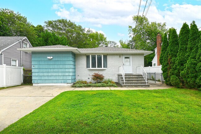 Primary Photo - 38 Juanita Ave