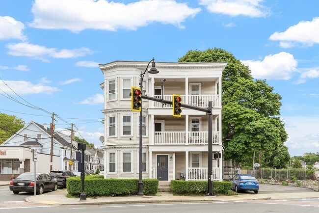 Building Photo - 401 Cabot St