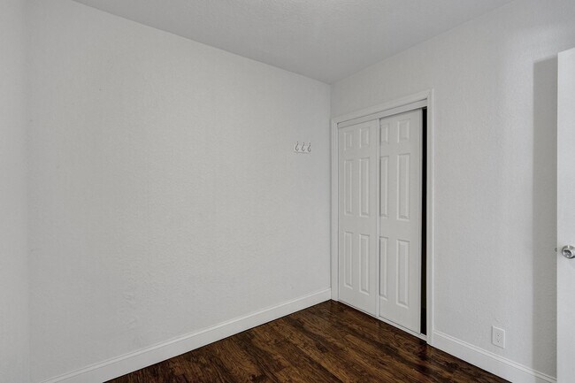 Building Photo - 651 SW 15th St