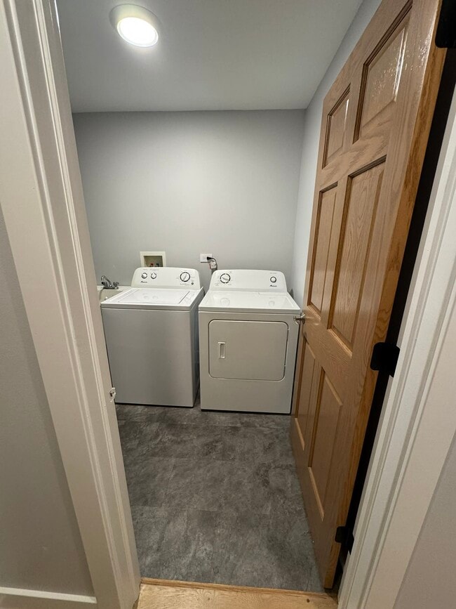 Building Photo - 2635 Loren Ln