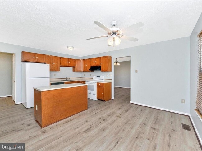 Building Photo - 408 Willow Hill Pl