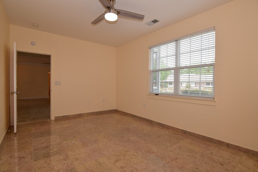 Building Photo - 1481 Cambridge Lakes Dr