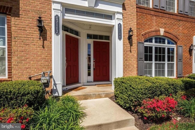 Building Photo - 43144 Thoroughfare Gap Terrace