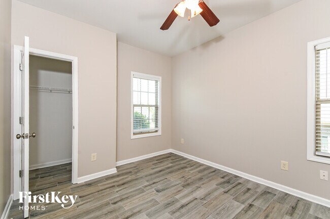 Building Photo - 12 Everest Dr