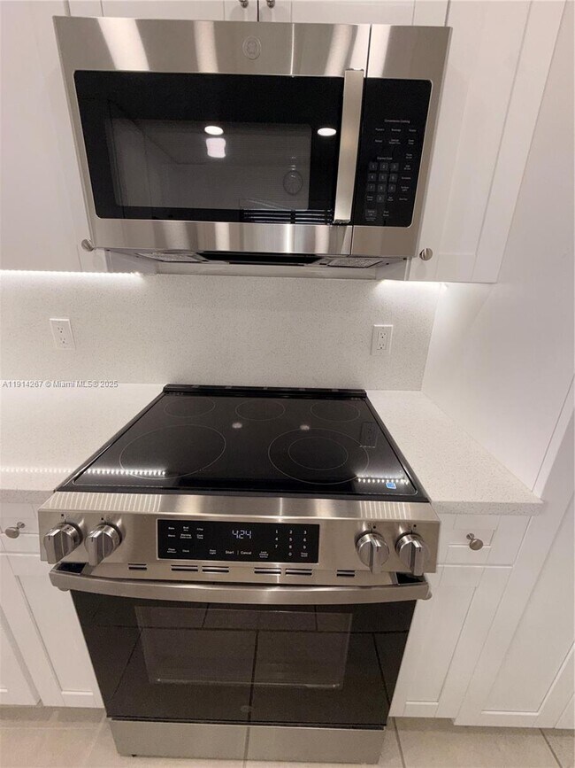 Building Photo - 16521 Blatt Blvd