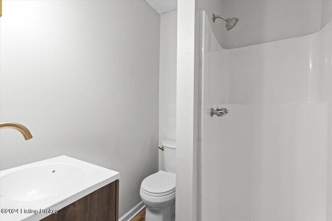 Building Photo - 250 Buck Knobs Rd