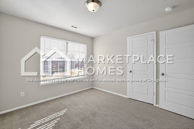 Building Photo - 904 SW Loudon Dr