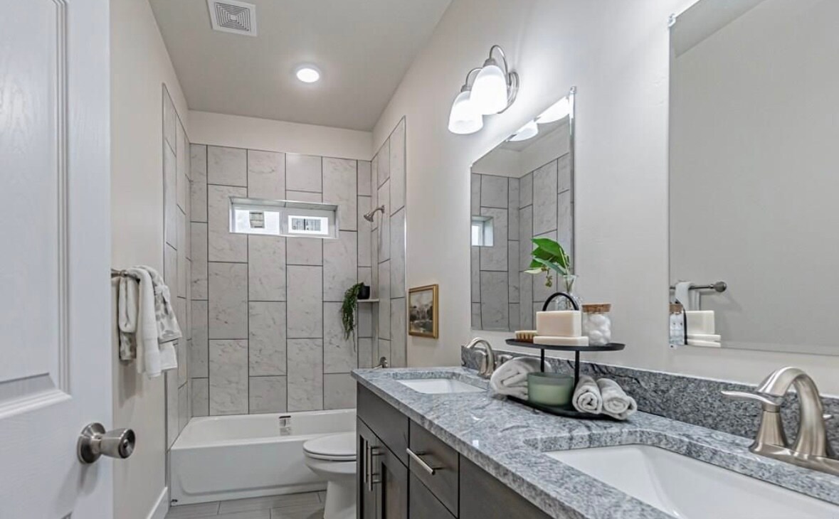 Building Photo - 1132 Bingham Ave