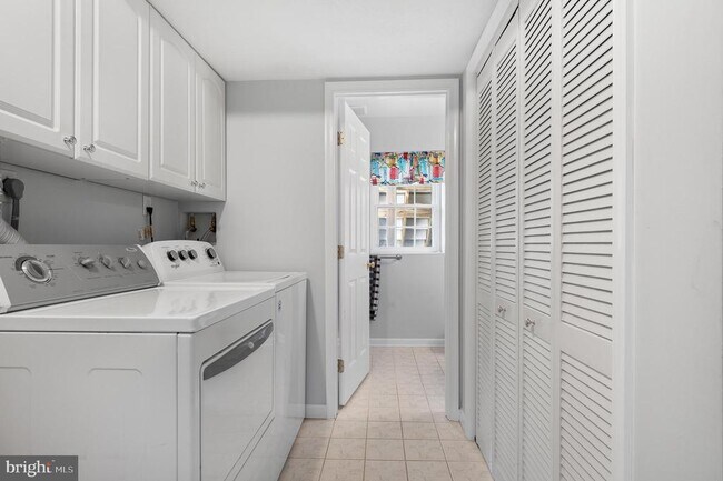 Building Photo - 1615 Spottsworth Way