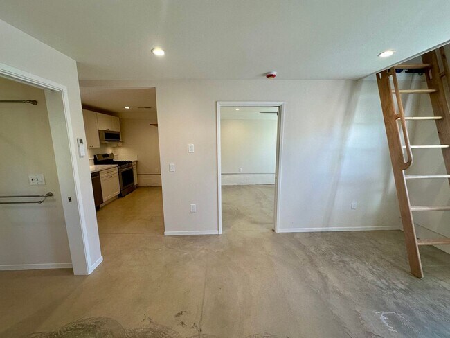 Building Photo - 112