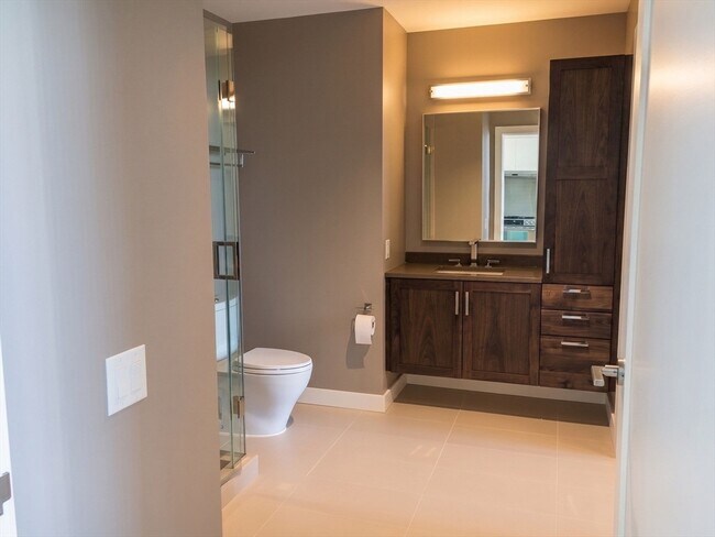 Building Photo - 32 Traveler St