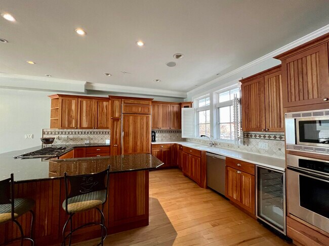 Building Photo - 4 Island Ave