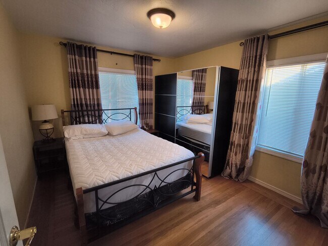 Building Photo - Cozy 3 BD/2 BATH Single Family Home With 2 Floors Located in Albany, Ca.