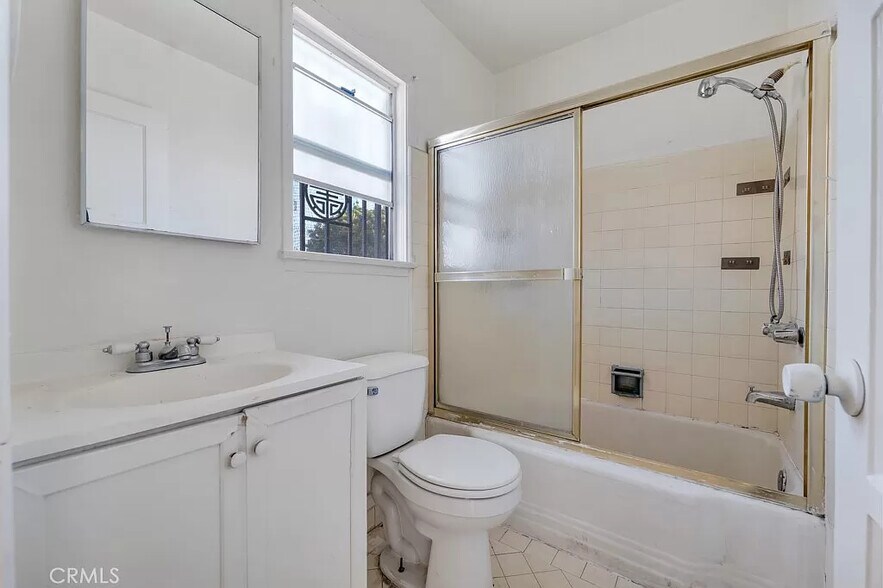 Building Photo - 648 W 41st Dr