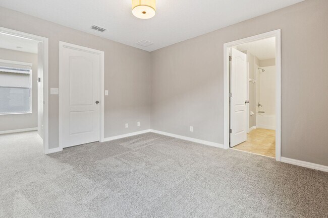 Building Photo - Beautiful 3/2.5 Energy Efficient Home in H...