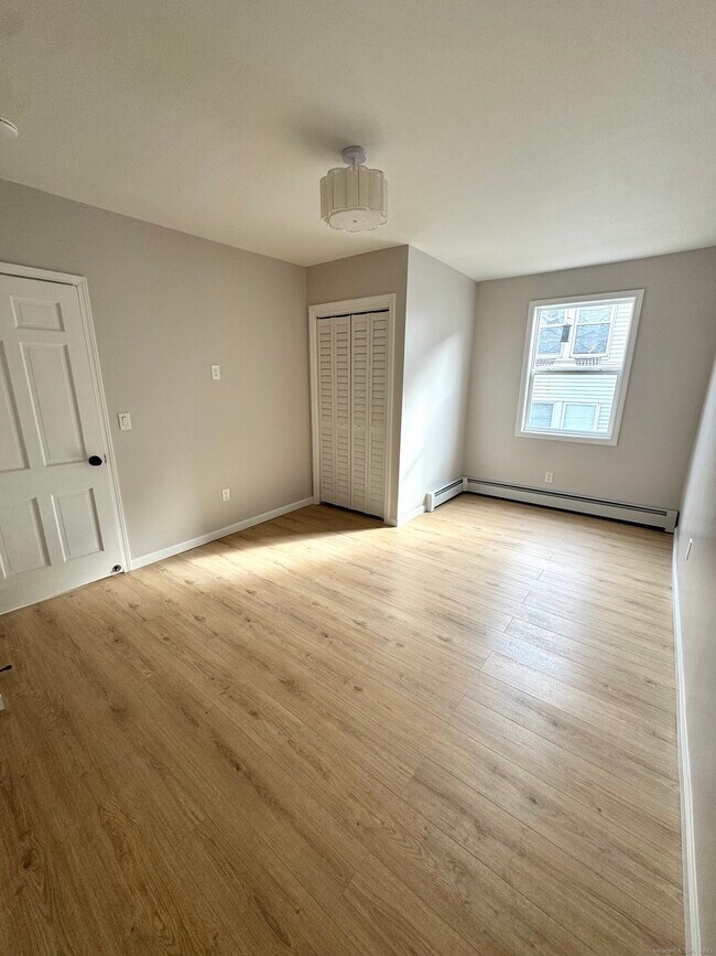 Building Photo - 24 Woodbury Ave