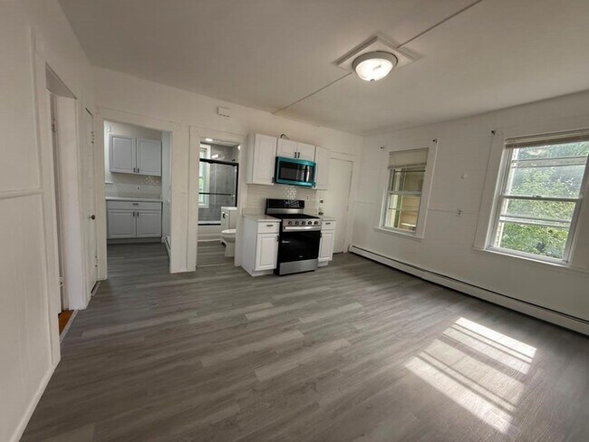 Building Photo - 153 Bailey St