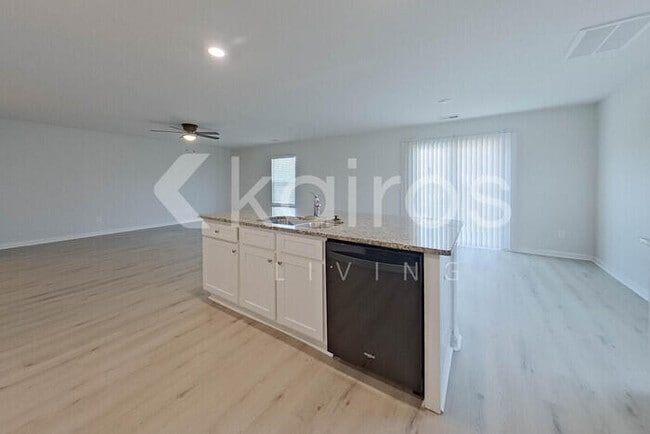 Building Photo - 304 Common Reed Dr