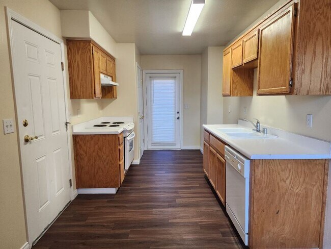 Building Photo - 722 Spring Meadow Ct