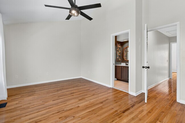 Building Photo - 7123 Gresham Ct W