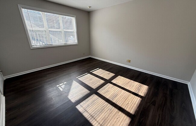 Building Photo - 3227 Bishop St