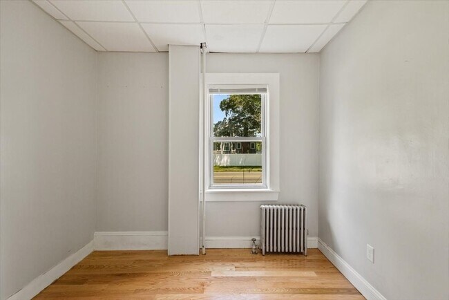 Building Photo - 254 N Elm St