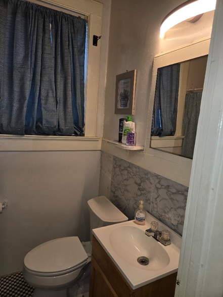 Building Photo - 2215 Marion St