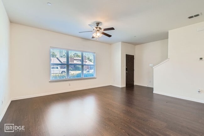 Building Photo - 1412 Lakecrest Ln