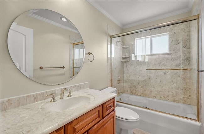 Building Photo - Beautiful 3 bed 2.5 bath townhome in Millbrae