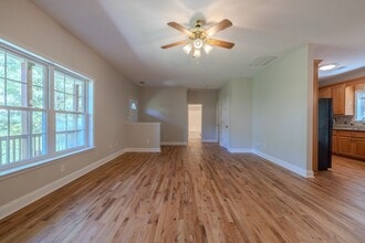 Building Photo - Beautiful 3 Bed/2 Bath Home in Seneca!