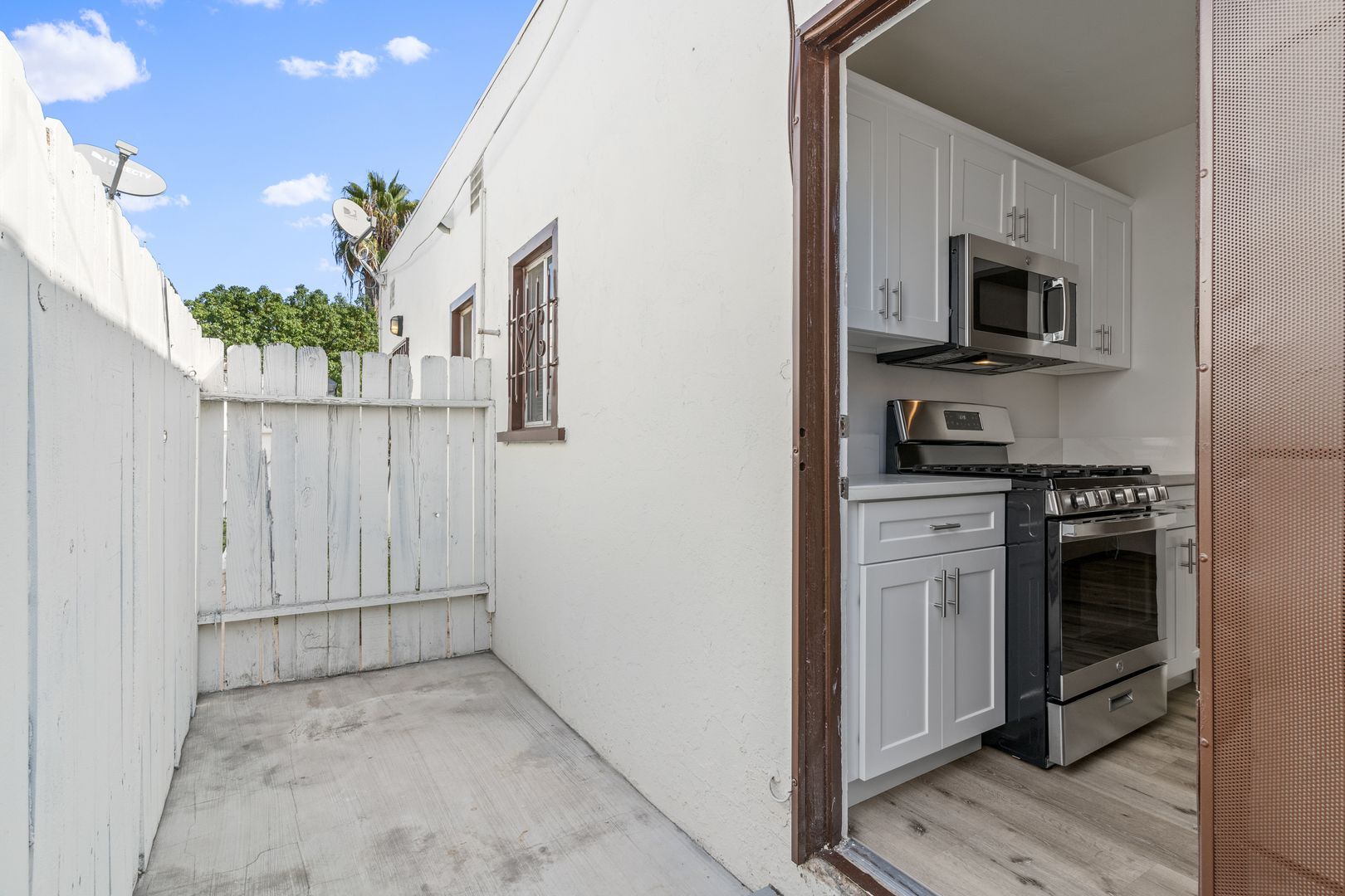 Building Photo - 2652 E 15th St